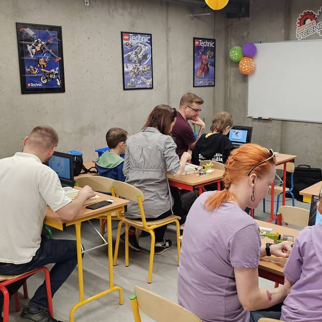Zajęcia Świat Małych Techników — warsztaty robotyki i programowania LEGO w Kraków - zdjęcie 6