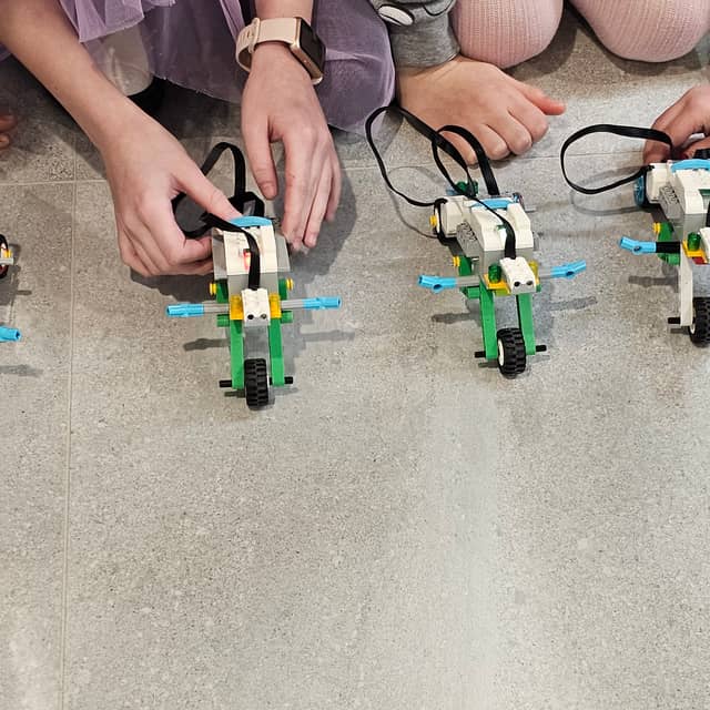 Zajęcia Świat Małych Techników — warsztaty robotyki i programowania LEGO w Kraków - zdjęcie 2