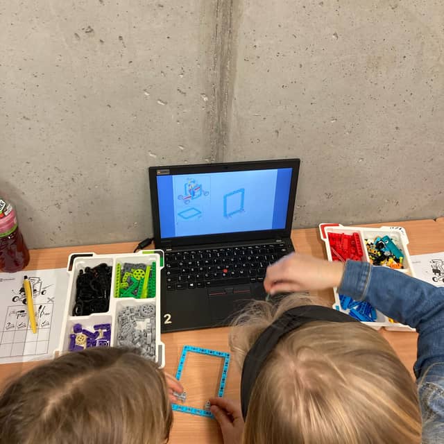 Zajęcia Świat Małych Techników — warsztaty robotyki i programowania LEGO w Kraków - zdjęcie 4